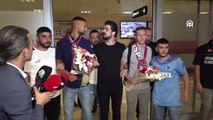 Trabzonspor'un yeni transferleri Mislav Orsic ve Joaquin Fernandes Trabzon'da