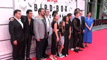 Mario Casas desata pasiones en el estreno de 'Bird Box Barcelona'