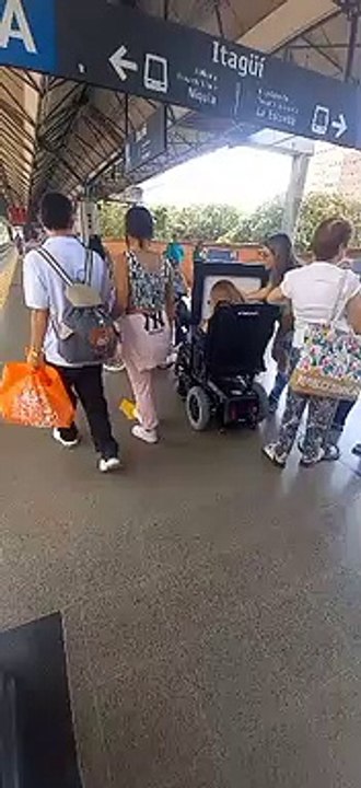 Jóvenes en situación de discapacidad denuncian...