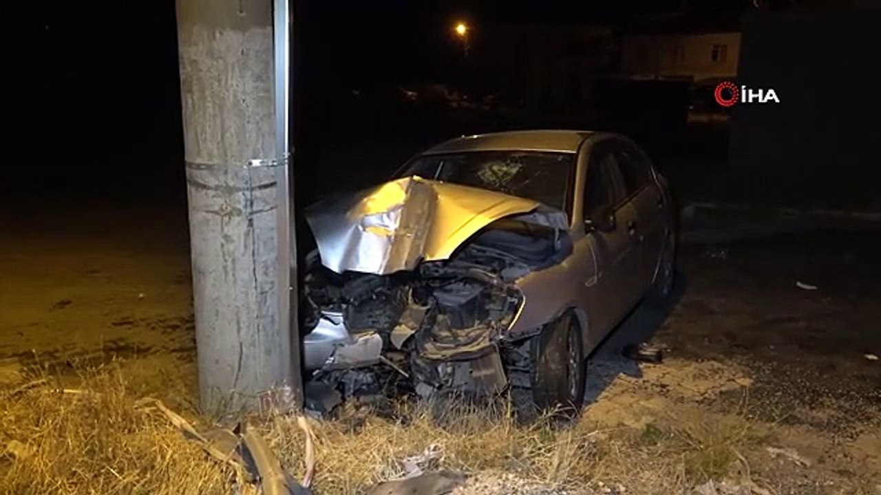 Une voiture incontrôlable a heurté un poteau d'éclairage à Elazig : 6 blessés