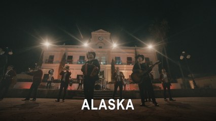 Calibre 50 - Alaska (LETRA/En Vivo)