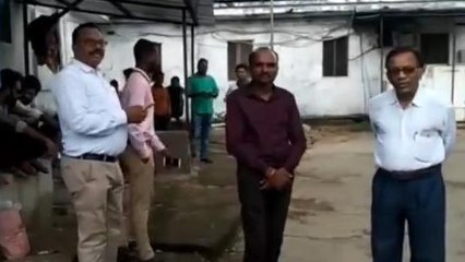 दर्दनाक हादसा: ट्रक ने ट्रैक्टर को मारी टक्कर,हुए दो टुकड़े,मची चीख पुकार,देखें खबर