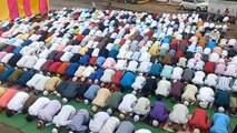 ईदगाह में सैंकड़ों मुस्लिम धर्मावलंबियों ने पढ़ी नमाज, एक-दूसरे को गले मिलकर दी मुबारकबाद अमन के लिए उठे हाथ