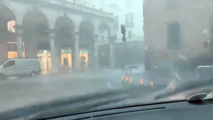 Bomba d'acqua su Livorno