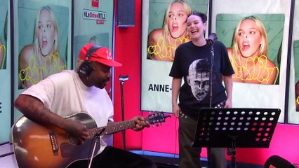 LIVE - Anne-Marie interprète "Baby Don't Hurt Me" dans #LeDriveRTL2 (30/06/23)