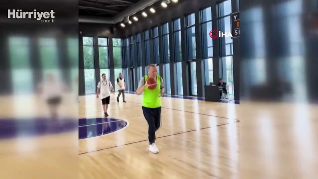 Eski Bakan Varank, Cumhurbaşkanı Erdoğan'la basketbol oynadı