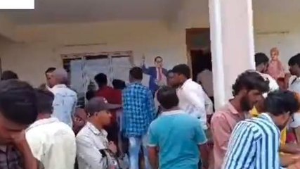 దుబ్బాక: క్యాంప్ కార్యాలయం వద్ద బారులు తీరిన యువకులు.. కారణమిదే..