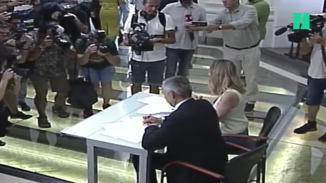PP y Vox firman el acuerdo de Gobierno en Extremadura