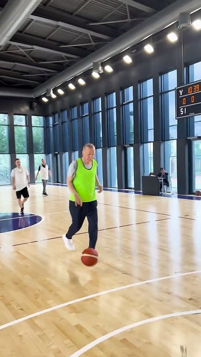 Eski bakan Erdoğan'ın 'basketbol' görüntülerini paylaştı