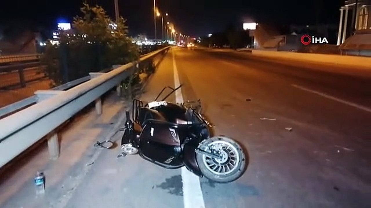 La moto, qui a percuté le rétroviseur de la voiture et s'est renversée, a été percutée par le véhicule par l'arrière： 1 grièvement 2 blessés