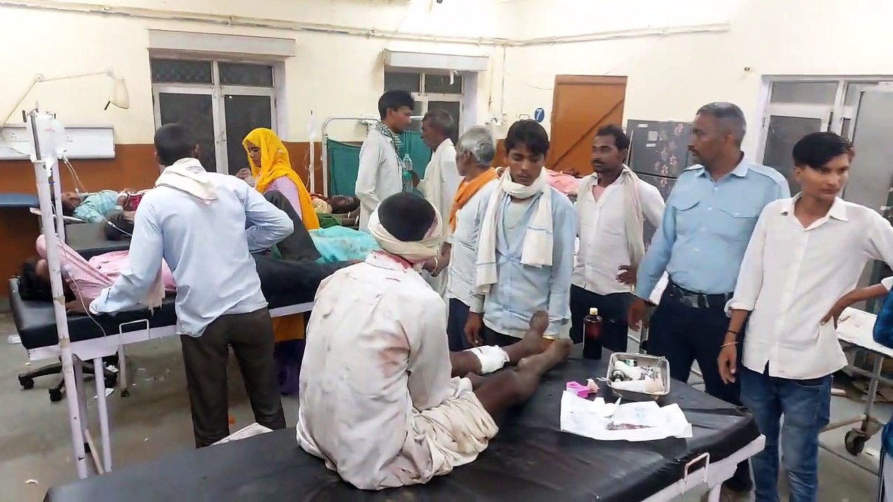 भीषण सडक़ हादसे में 2 की मौत व 20 घायल, छह जयपुर रैफर