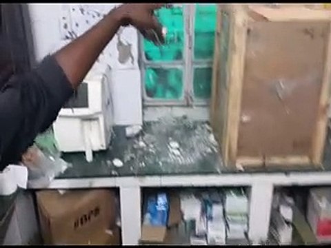 video: देईखेडा अस्पताल की लैब में गिरा छत का प्लास्टर, बाल-बाल बचा लैब स्टाफ