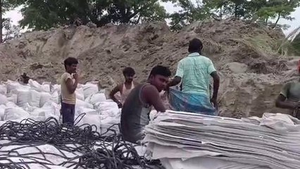 सारण: बाढ़ के मद्देनजर गंडक नदी की धारा मोड़ने के लिए चल रहा कटाव रोधी कार्य, देखें रिपोर्ट