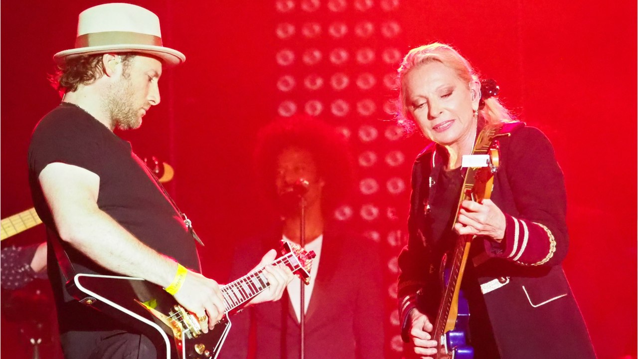 GALA VIDEO - Véronique Sanson a marié son fils unique : que sait-on de Christopher ?