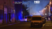 Fuochi d'artificio contro la polizia e auto bruciate: la terza notte di violenze in Francia