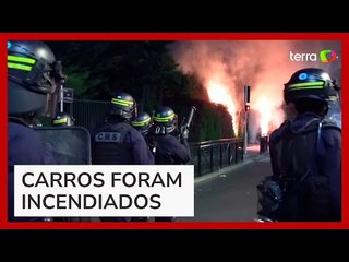 França registra terceira noite de protestos após polícia matar adolescente; 875 foram presos