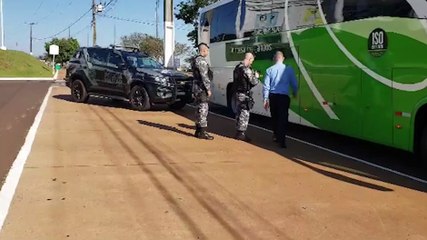 Choque apreende cigarros contrabandeados em abordagem no Trevo Guarujá