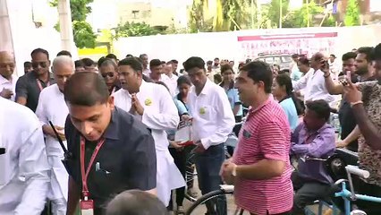 मुख्यमंत्री ने दिव्यांगों को व्हीलचेयर, ट्राईसिकल, बैसाखी सहित अन्य उपकरण किये प्रदान