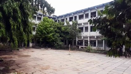देखो .. खुर्सीपार में किराए के कॉलेज भवन का टपक रहा छत