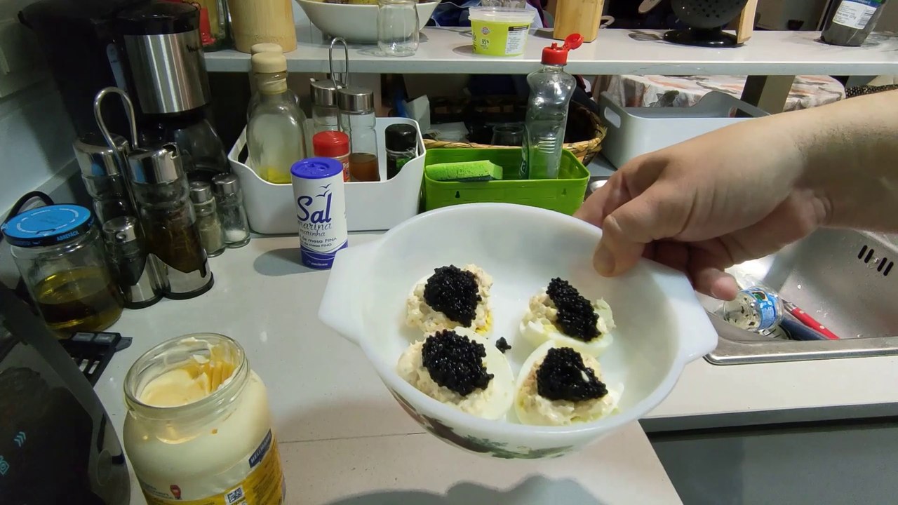 HUEVOS RELLENOS CON CAVIAR O HUEVAS - RECETA DE HUEVOS RELLENOS PASO A PASO
