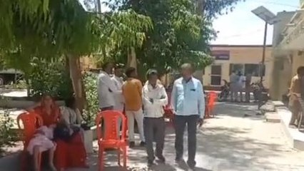 शाहजहांपुर: जबरन पेड़ काट रहे दबंग, पीड़ित किसान पहुँचा थाने