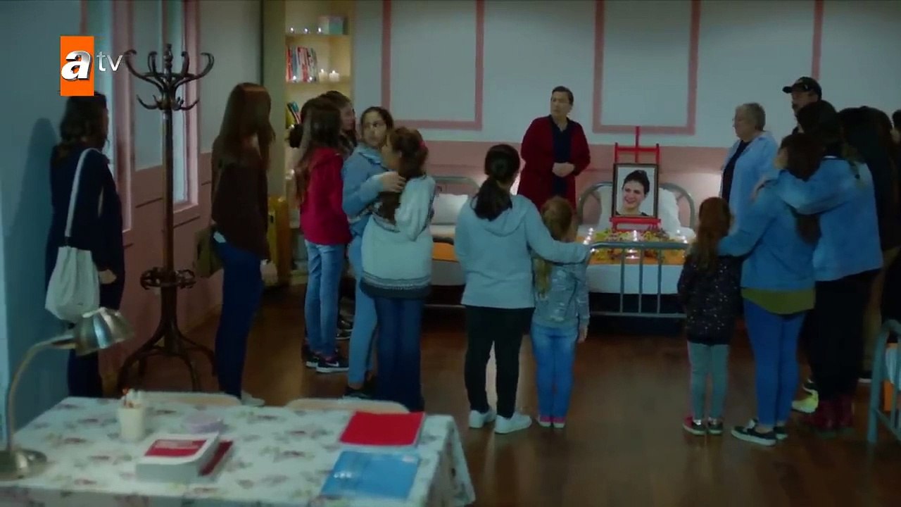 317-Huerfanas (Kirgin Cicekler), en español