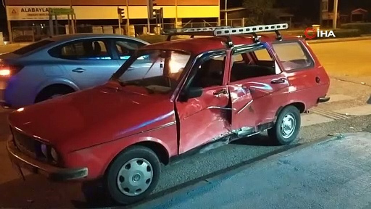 Çorum'da iki otomobil çarpıştı: 2 kişi yaralandı