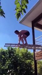 Un plongeoir artisanal très solide... ou presque