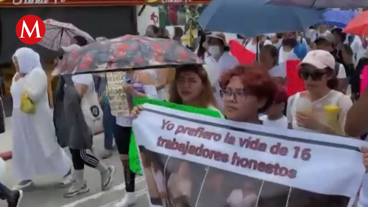 Protestan familiares de desaparecidos en la Glorieta del Ahuehuete, CdMx