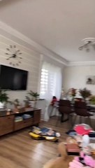 Une petite surprise derrière le rideau