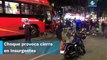 Metrobús choca contra motocicleta; una mujer perdió la vida
