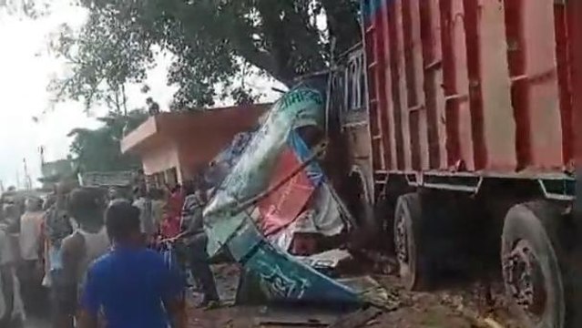 लखीसराय में शव का अंतिम संस्‍कार कर घर लौट रहे ट्रक से टकराया ट्रैक्टर और फिर....