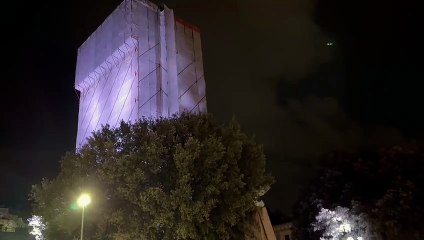 Firenze, gli operai della Gkn sulla torre di San Niccolò