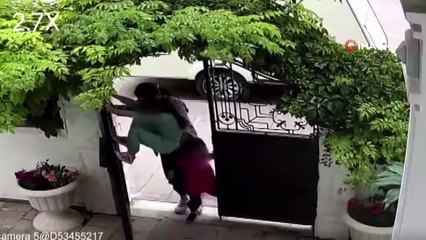 Kendi rezilliğine çocuklarını da alet etti, görüntüleri izleyen ev sahibi şaşıp kaldı