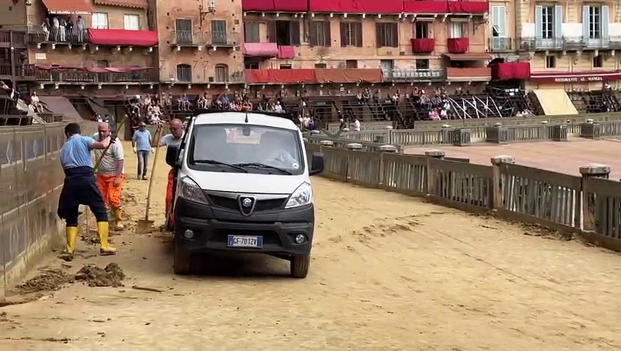 Palio, il ripristino del tufo dopo il maltempo