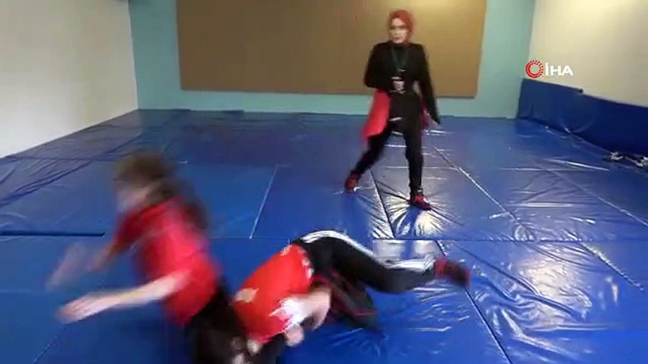 Zweit- und Drittplatzierte im Ringen bereiten sich auf die Wettkämpfe vor.