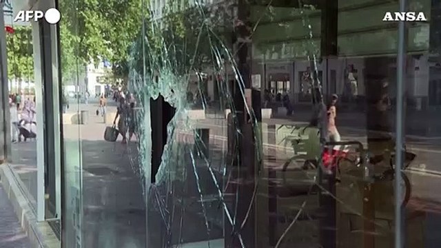 Parigi, l'onda dei giovanissimi black bloc