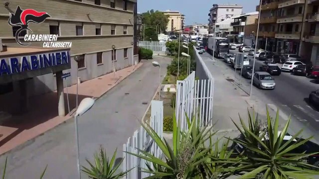 Racket della paglia e tentato omicidio a Gela: tre arresti e altre due misure cautelari