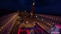 Laura Pausini a piazza San Marco fra acqua alta e temporali
