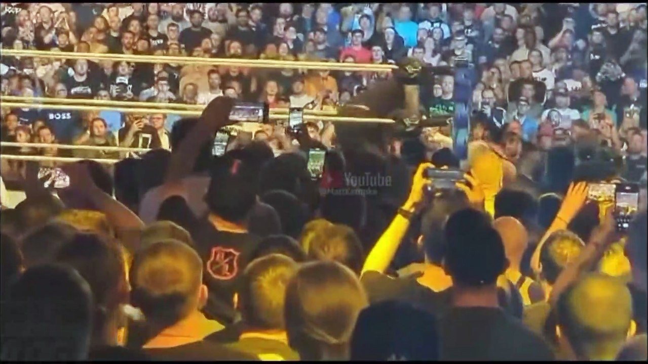 The Usos attack Roman Reigns and Solo Sikoa - WWE Smackdown 6/30/23