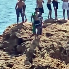 Antalya'da sığınmacılar ÖSO bayrağı ile denize girdi!