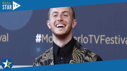 Michou blessé : il apparaît avec la main gonflée et donne de ses nouvelles après un rendez-vous médi