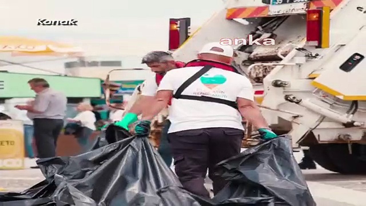 İzmir Büyükşehir Belediye Başkanı Tunç Soyer, İzmir Körfezi'ndeki Kirliliğe Dikkat Çekti