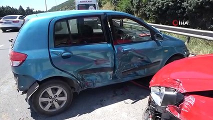 TEM'de 2 otomobil çarpıştı, uzun araç kuyruğu oluştu