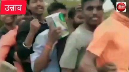 Video story: एक बाइक पर सात युवक चल रहे झूमते, वीडियो वायरल, पुलिस ने की कार्रवाई