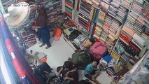 दो नकाबपोश महिलाओं ने दुकान से दिनदहाड़े दिया वारदात को अंजाम... देखें वीडियो ....