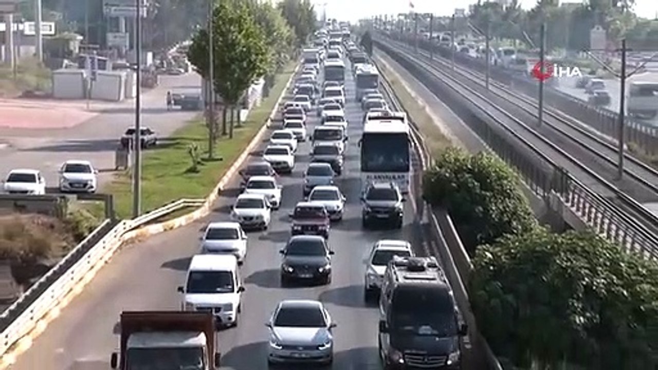 Turizm kenti Antalya'da dönüş trafiği