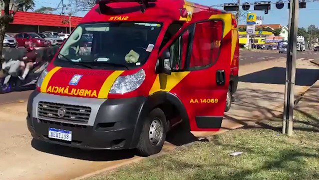 Mulher fica ferida ao cair de bicicleta na Av. Tancredo Neves