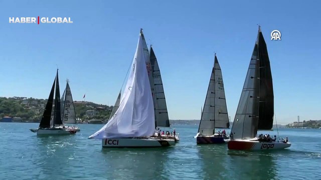Kabotaj Bayramı'nda yelkenliler İstanbul Boğazı'nda yarıştı