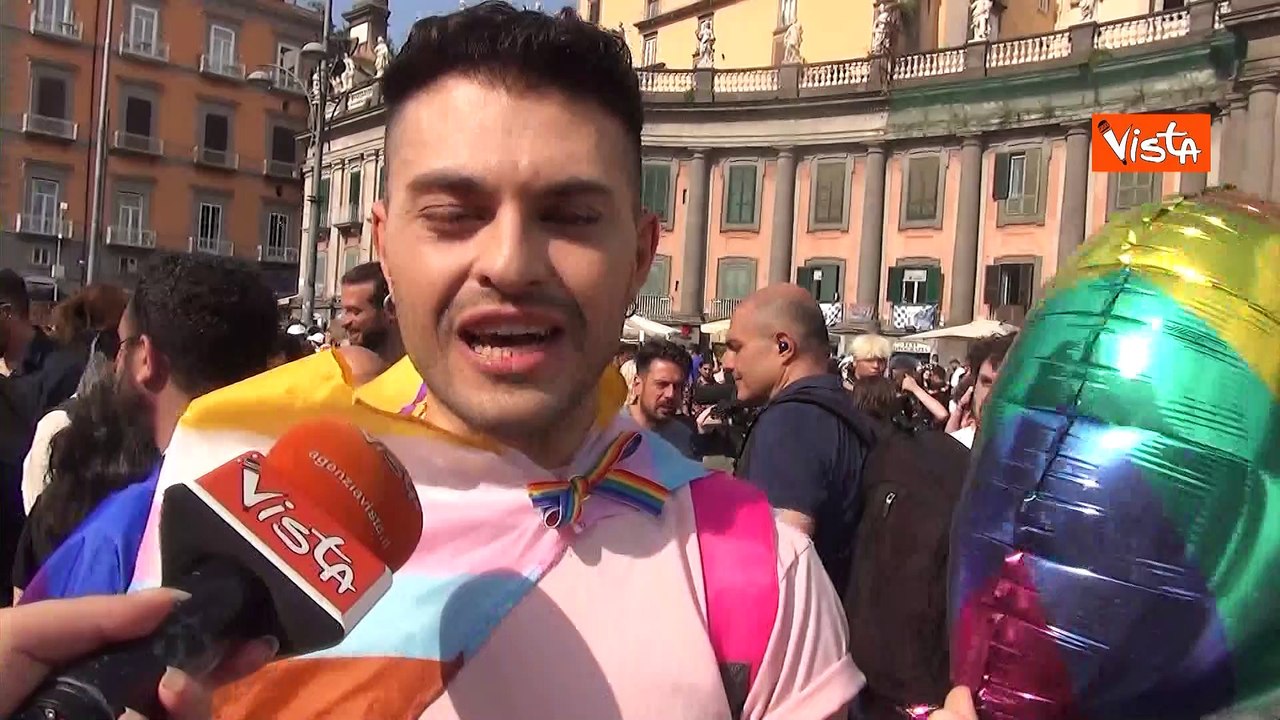 "L'amore ? uguale per tutti", le voci al Pride di Napoli